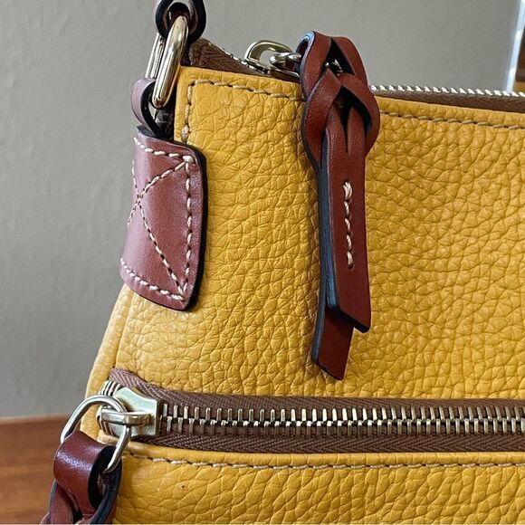 NWOT Dooney & Bourke Pebbled Leather Dandelion Crossbody Purse - Picture 6 of 16